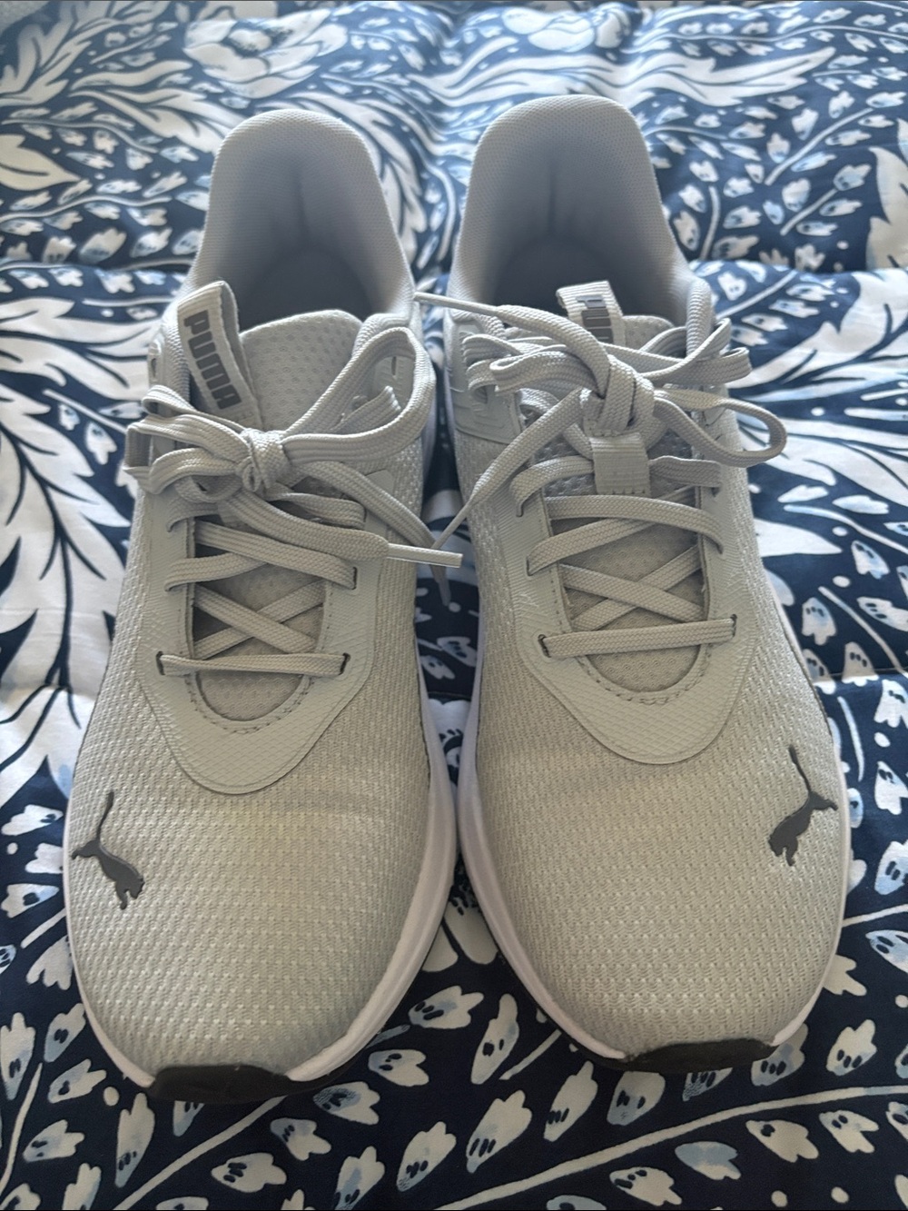 Puma Men’s Light Gray Athletic Running Shoes Men’s 8.5 four women’s size 10